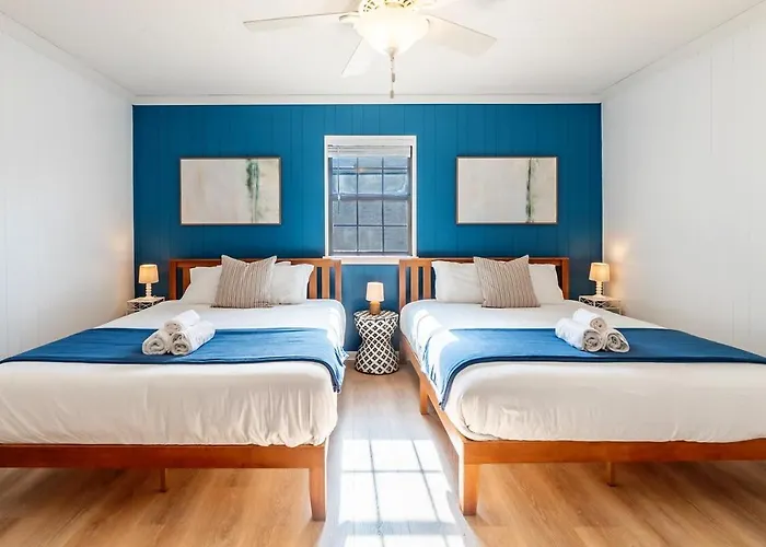 - King Bed - Mins From Beaches & Downtown