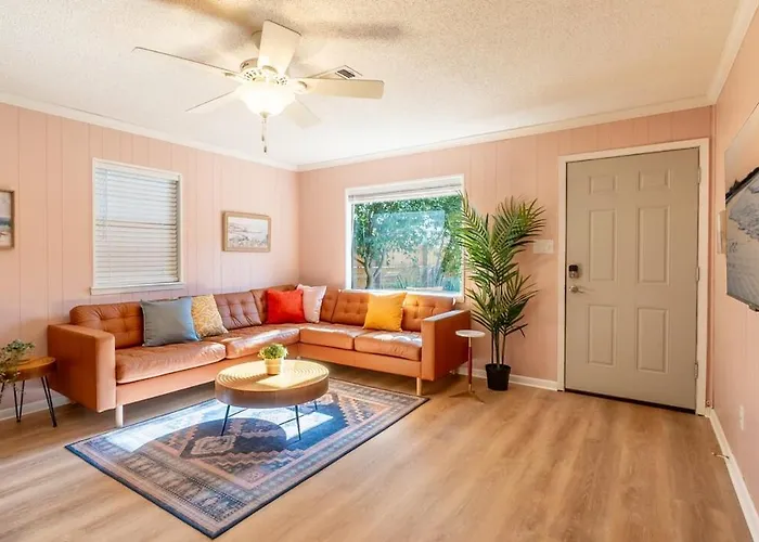 - King Bed - Mins From Beaches & Downtown Holiday home Pensacola