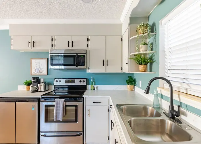 - King Bed - Mins From Beaches & Downtown Holiday home Pensacola